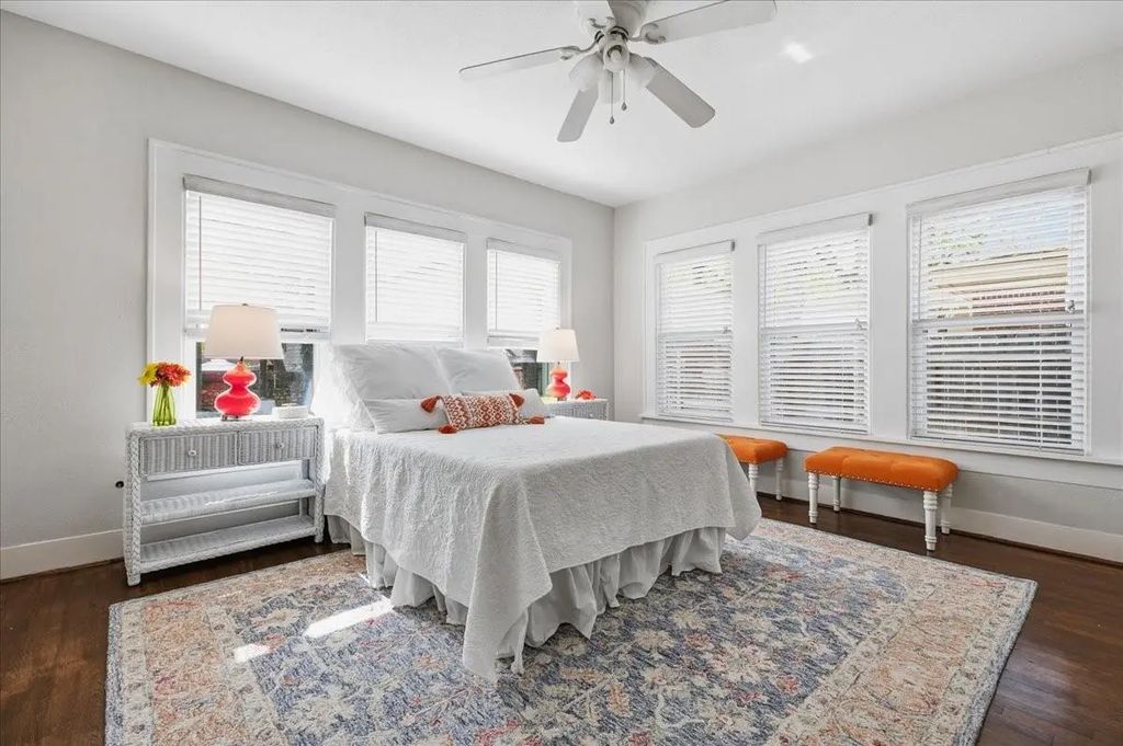 4325 Locke Avenue, Fort Worth
