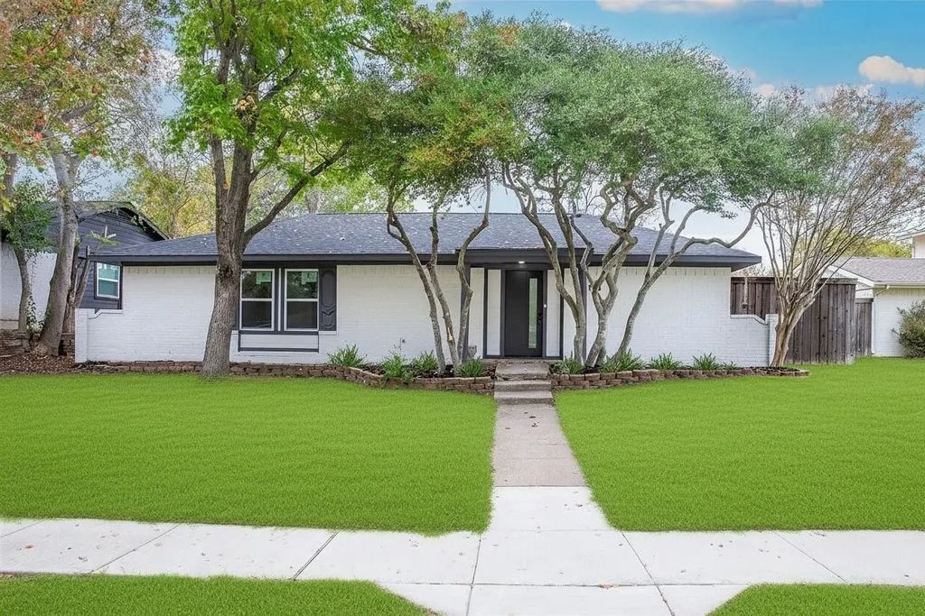 725 Middle Glen Drive, Garland