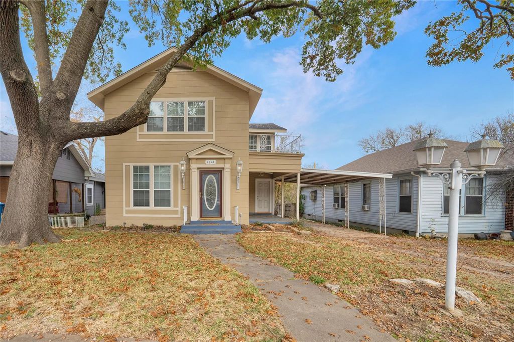1015 W Walker Street, Denison