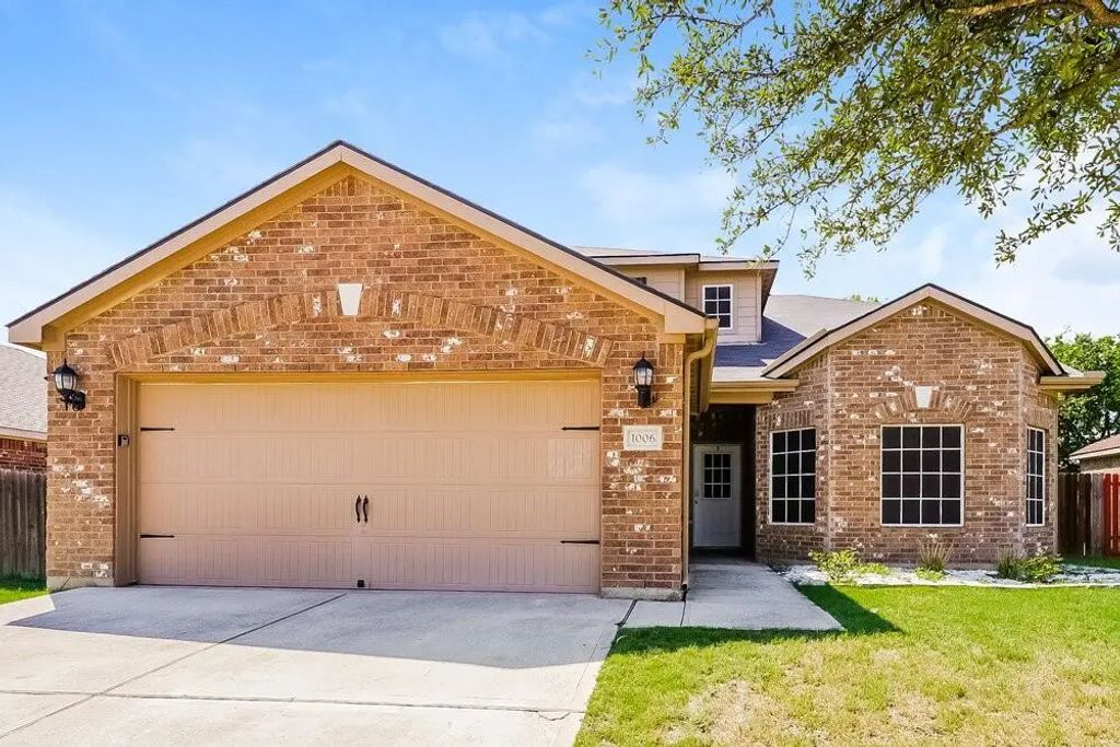 1006 Primrose Drive, Sanger