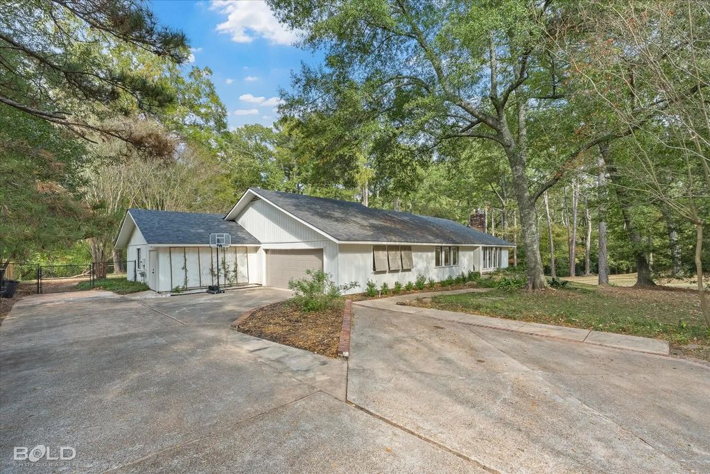 615 Robert Travis Drive, Shreveport