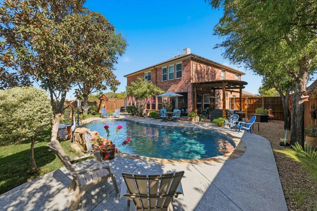 310 Salsbury Drive, Euless