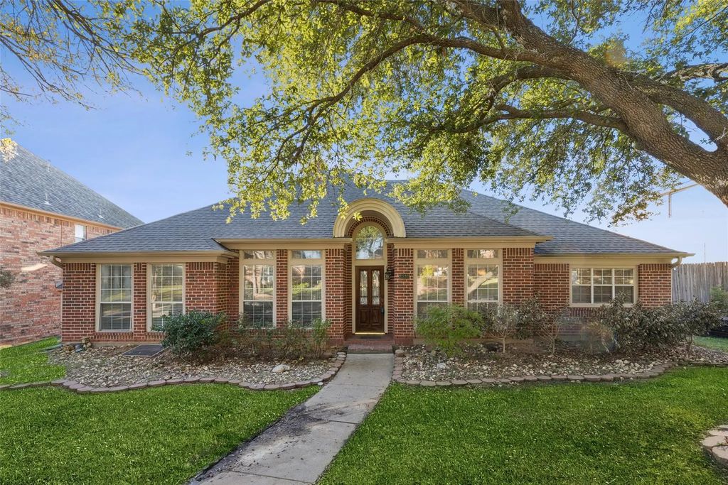 8036 Sunscape Lane, Fort Worth