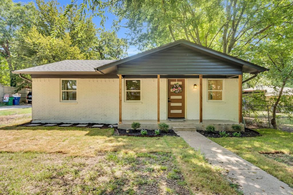 107 S Gibson Street, Waxahachie