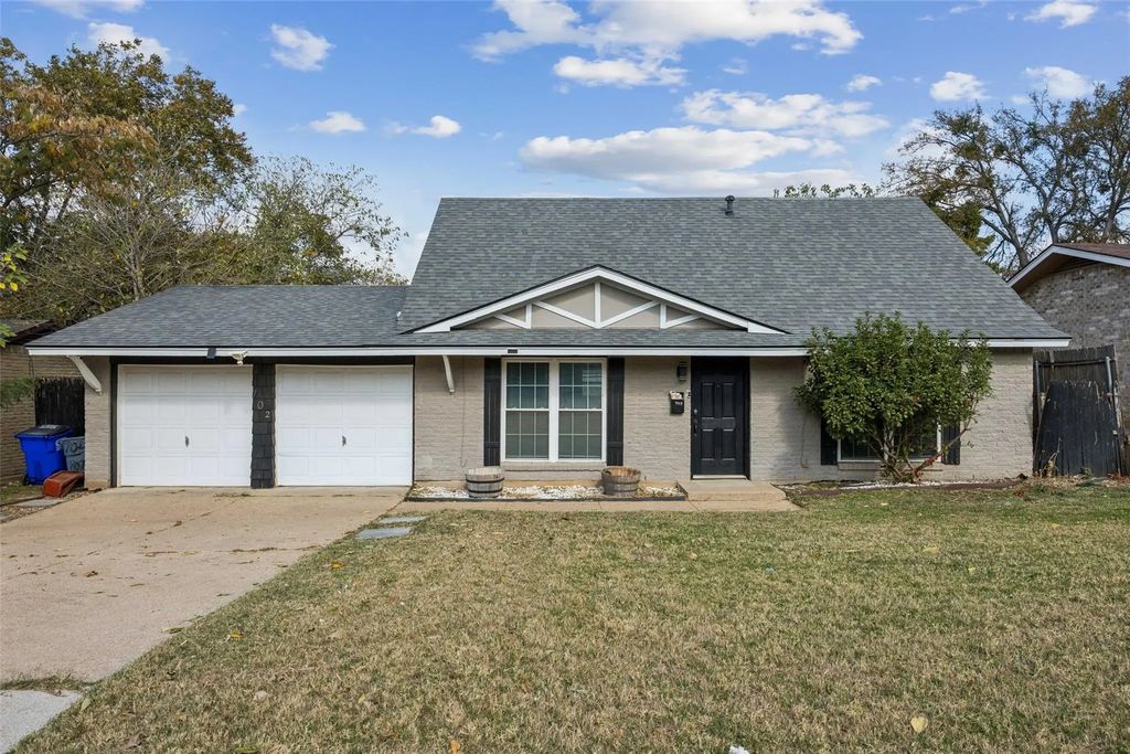 702 Shelmar Drive, Euless