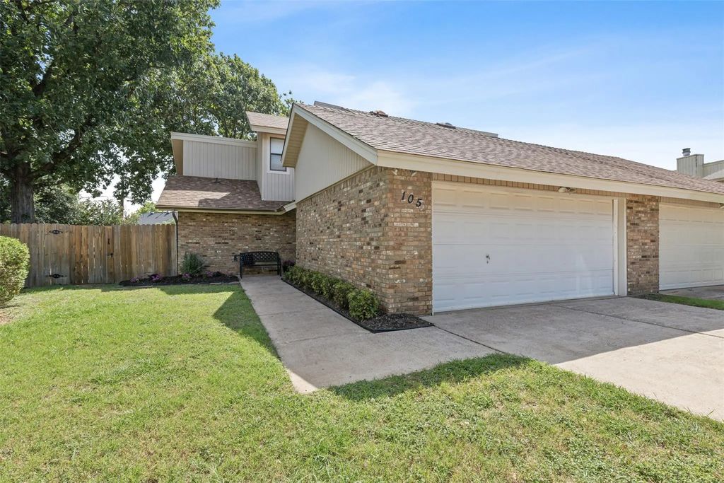 105 Yorkshire Court, Euless