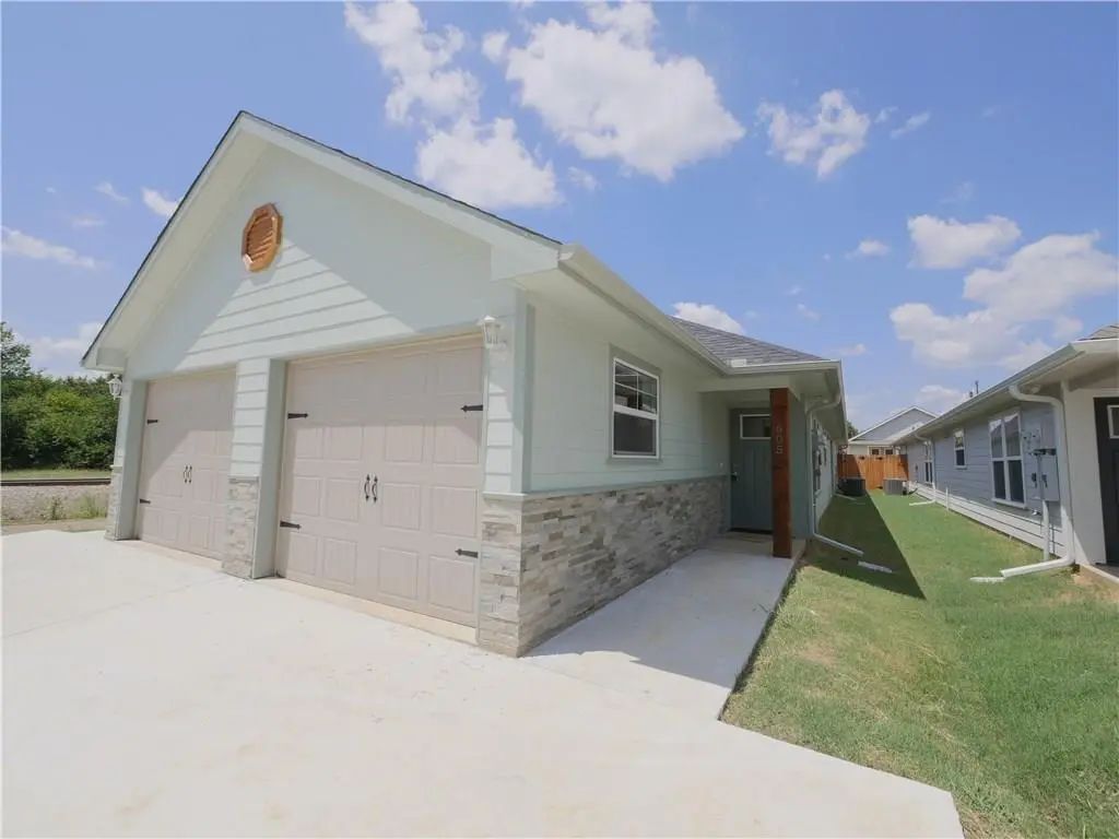 605 E Carter, Sherman