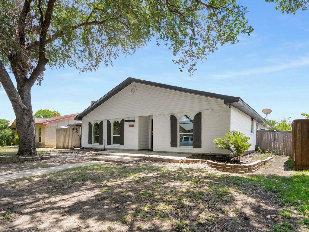 1824 Arundel Drive, Carrollton