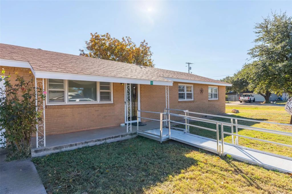 341 S Main Street, Trent