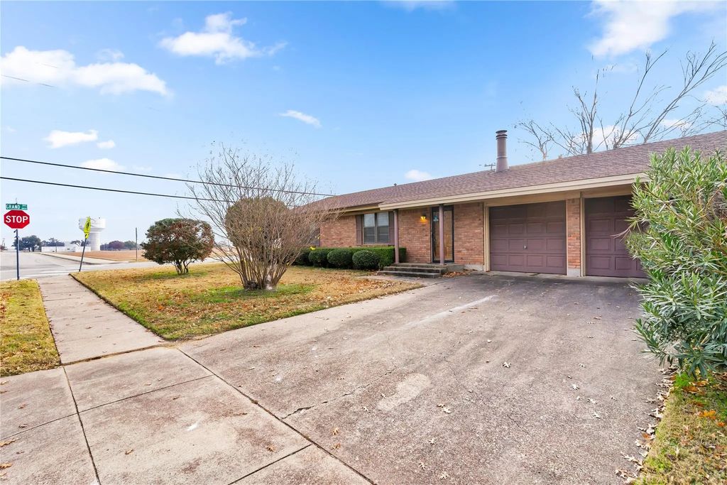 1301 Rose Avenue, Cleburne