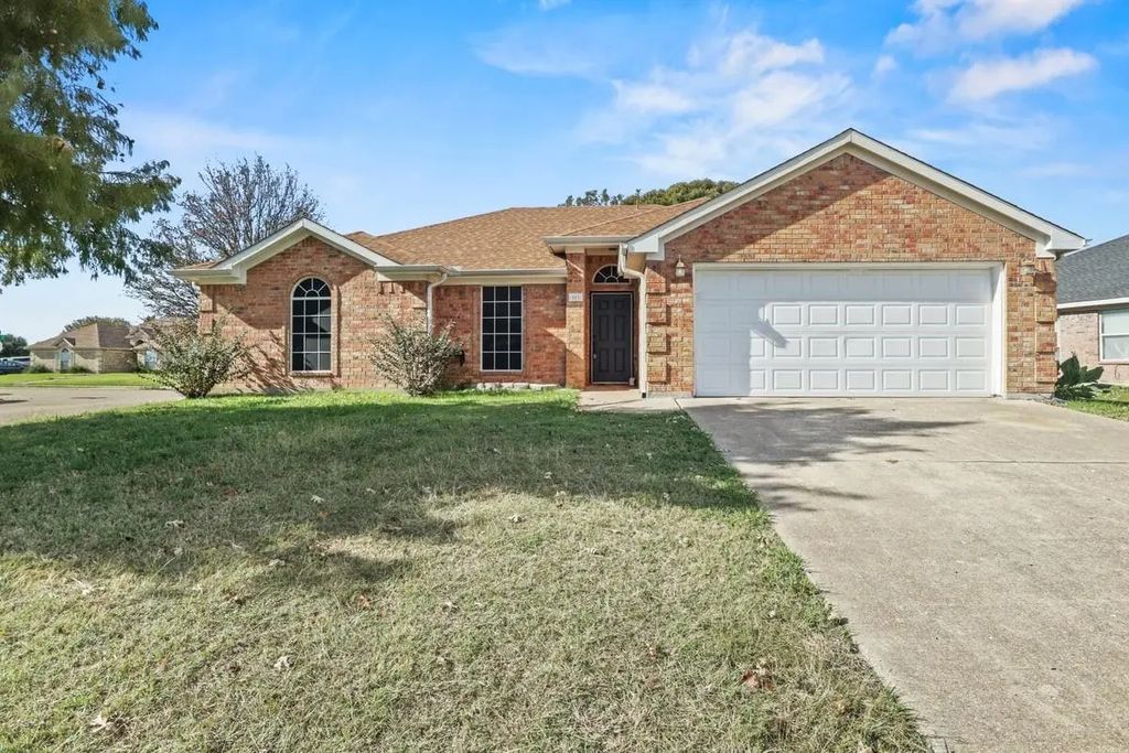 401 Barbara Jean Lane, Burleson
