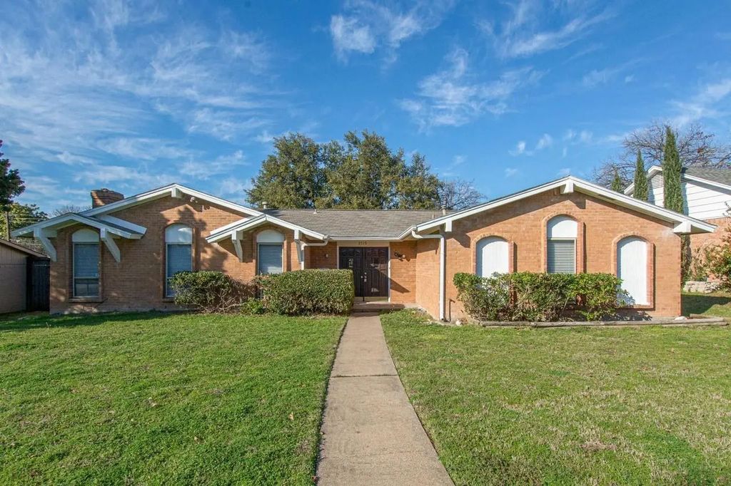 3719 Crestpark Drive, Farmers Branch