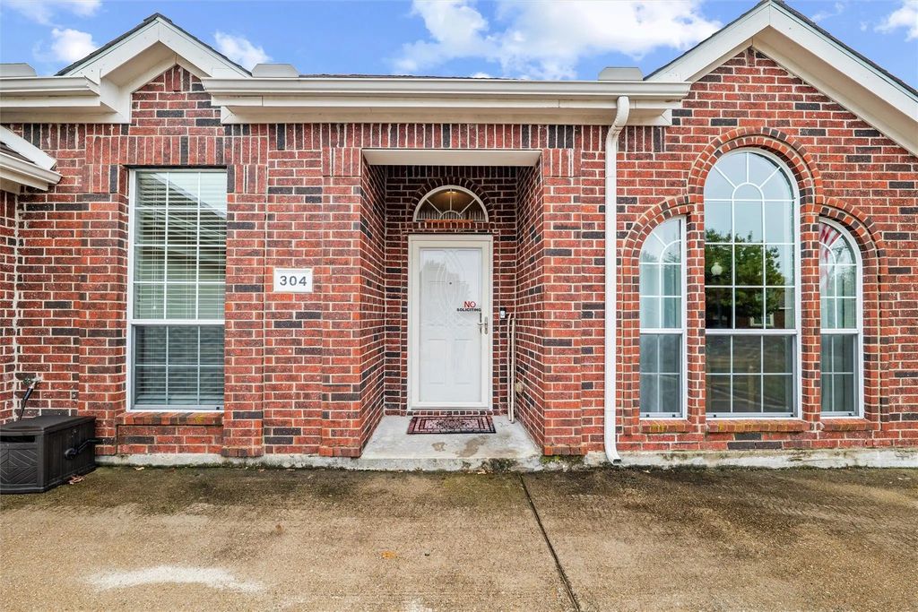 304 Briar Cove Circle, Red Oak