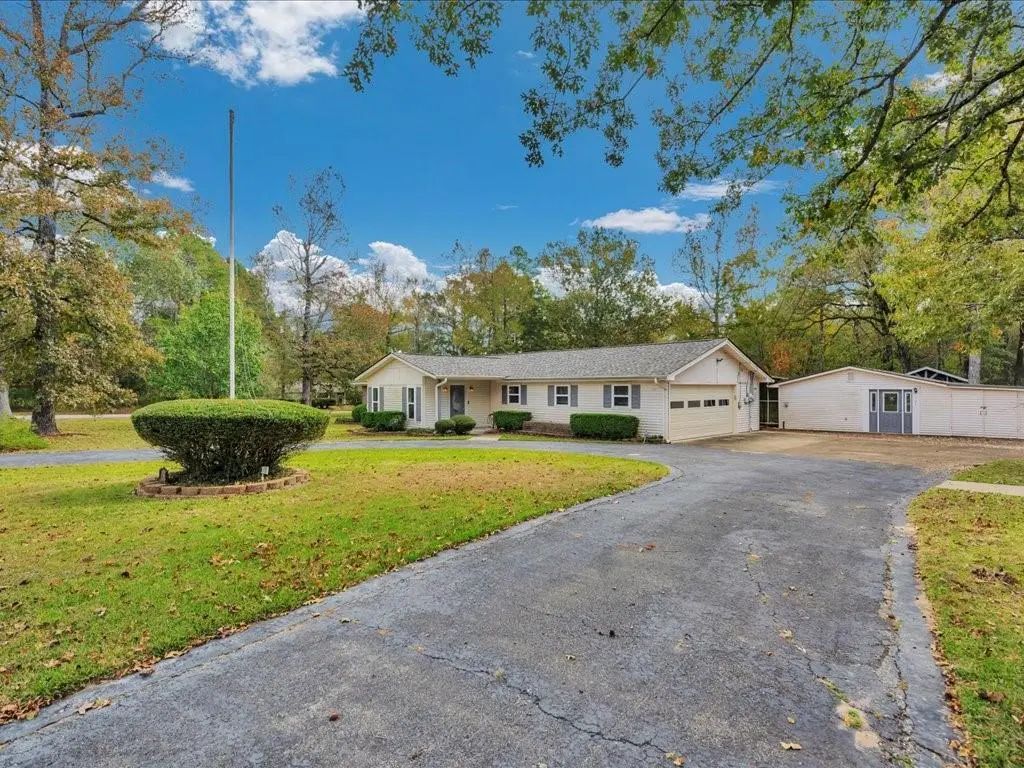 151 Lancewood Circle, Lufkin