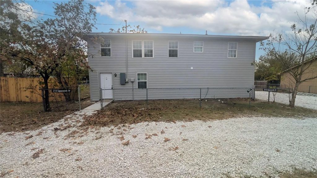 312 Lipscomb Street, Cleburne