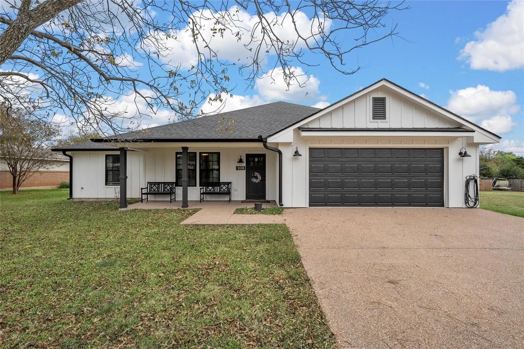 208 Ferguson Drive, Woodway
