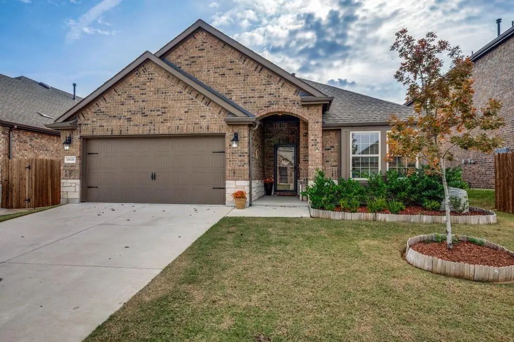 10516 Breezeway Drive, Aubrey
