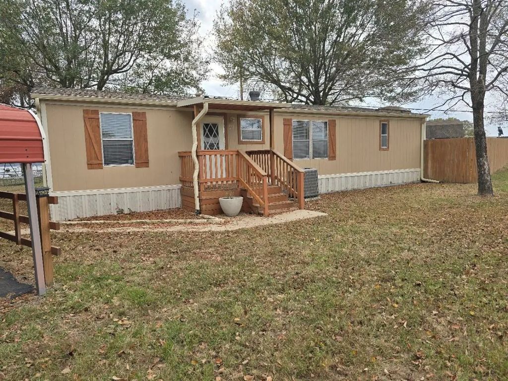 119 Still Water Street, Gun Barrel City