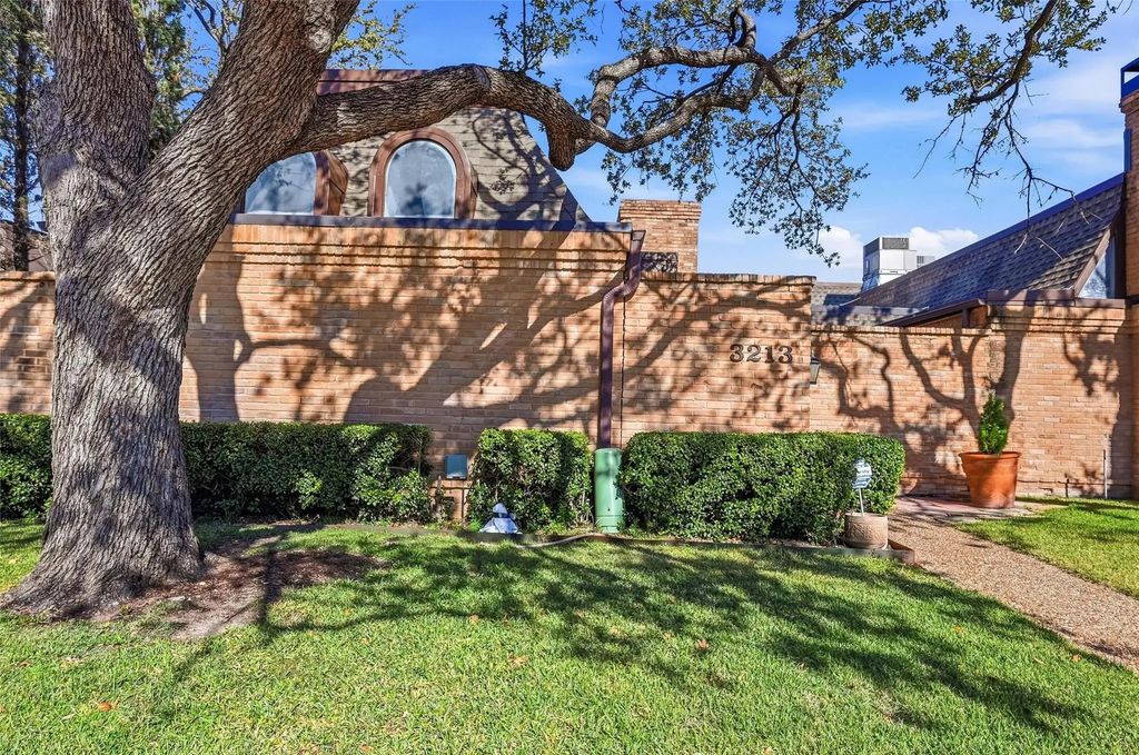 3213 Stonehenge Lane, Carrollton