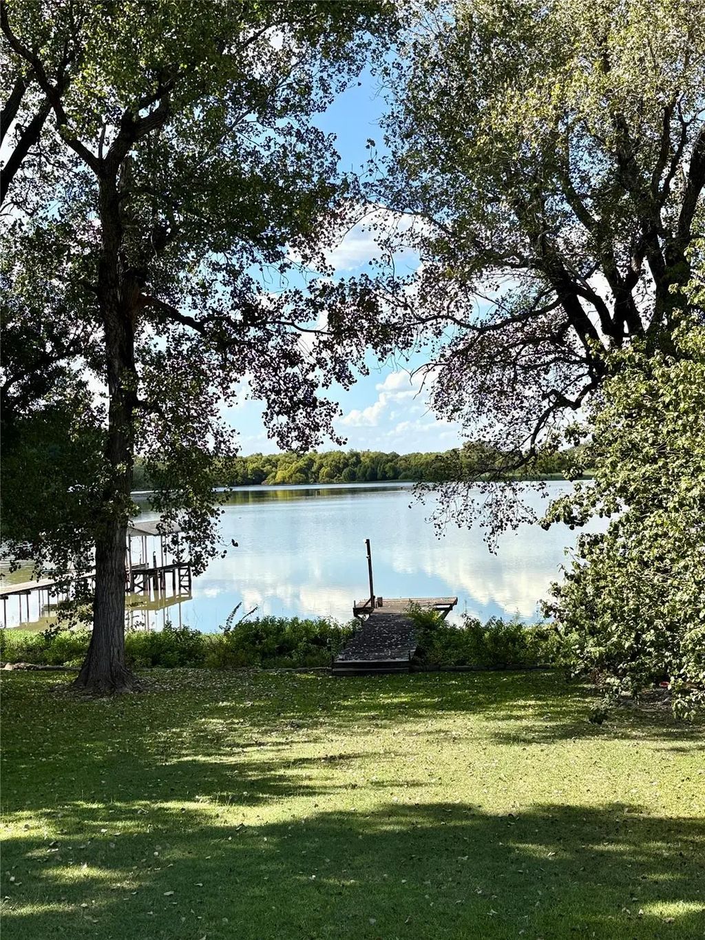 307 Lakewood Drive, Waxahachie