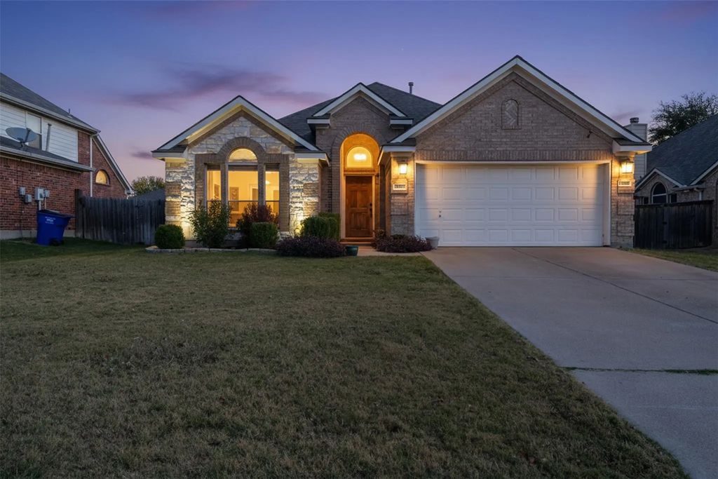 704 Dickerson Lane, Mansfield