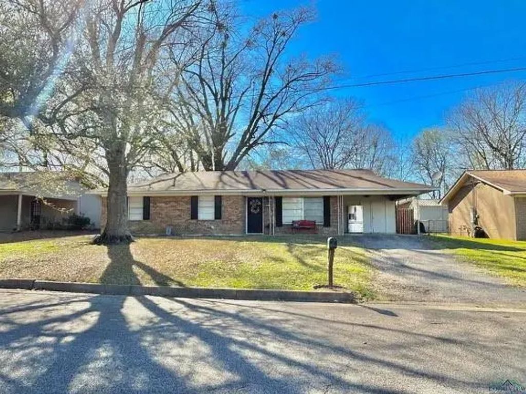 211 Paris Street, Longview