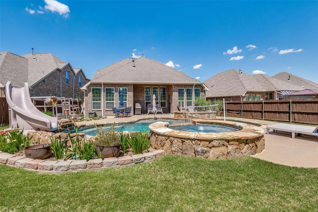 412 Dominion Drive, Euless