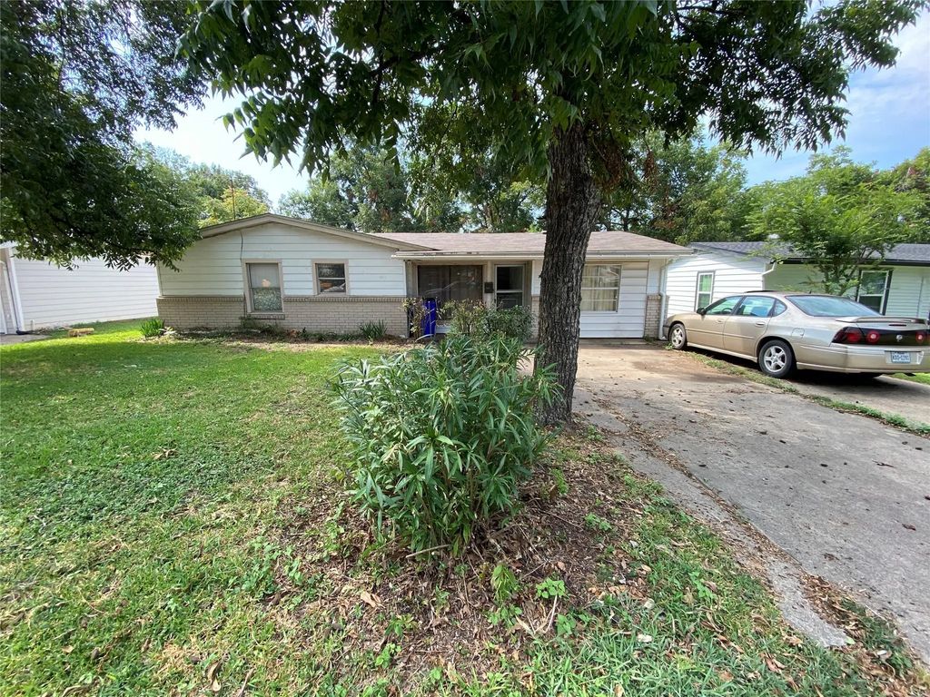2638 Squire Place, Farmers Branch