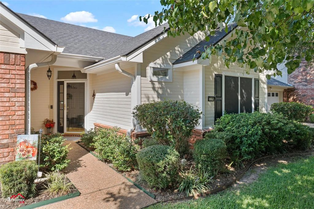 114 Kings Xing, Shreveport