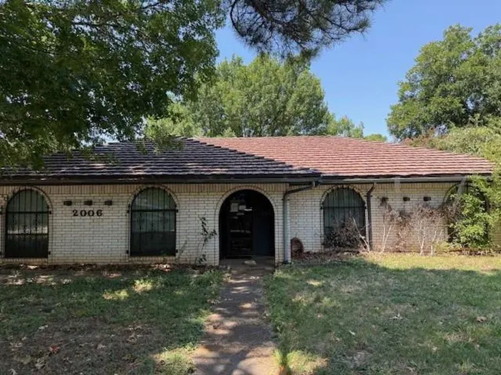 2006 San Jacinto Drive, Arlington