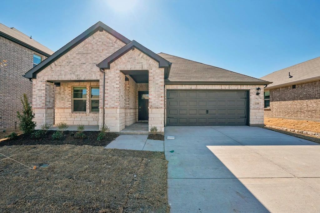 2220 Mustang Way, Seagoville