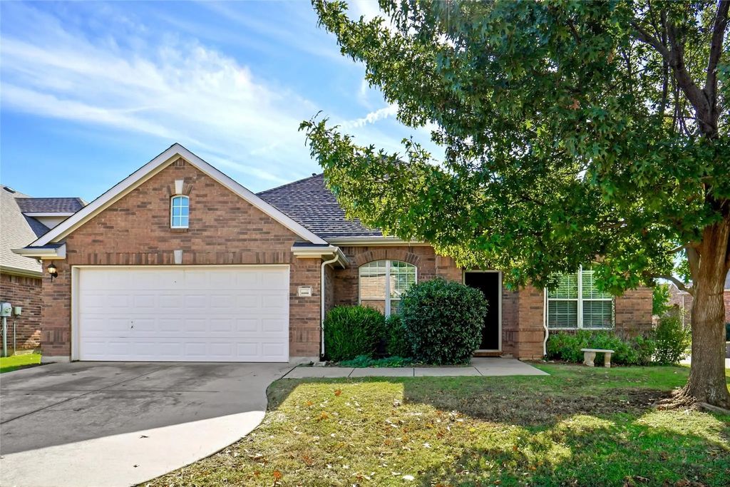 4000 Elmgreen Drive, Fort Worth