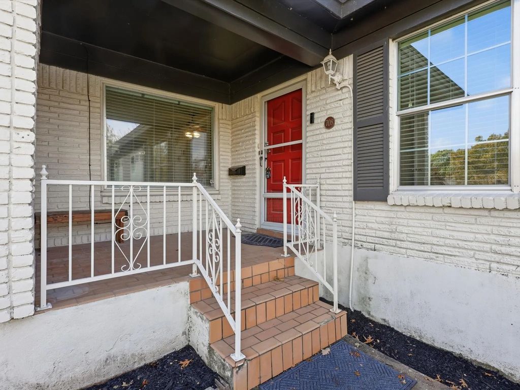 708 Candlewood Road, Fort Worth