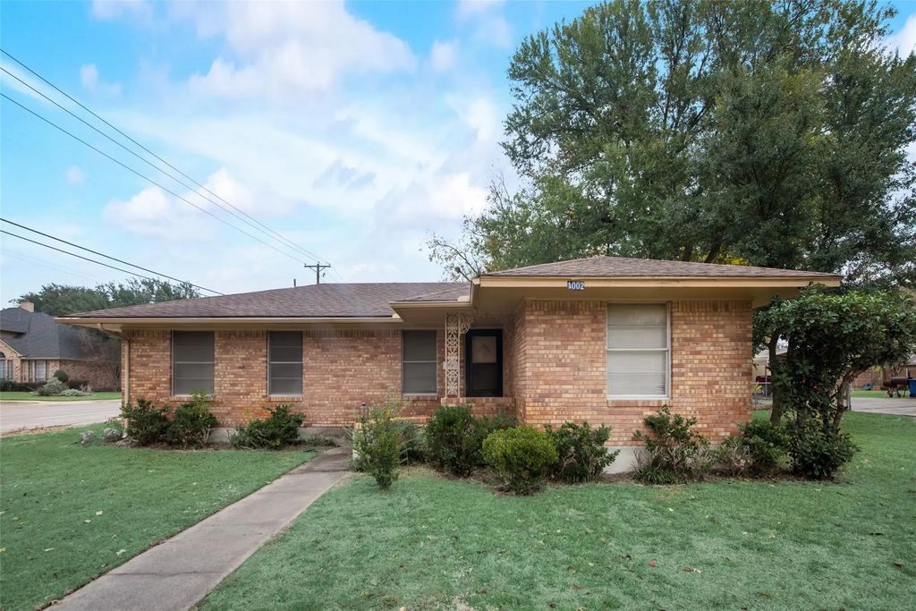 1002 Majors Drive, Mesquite