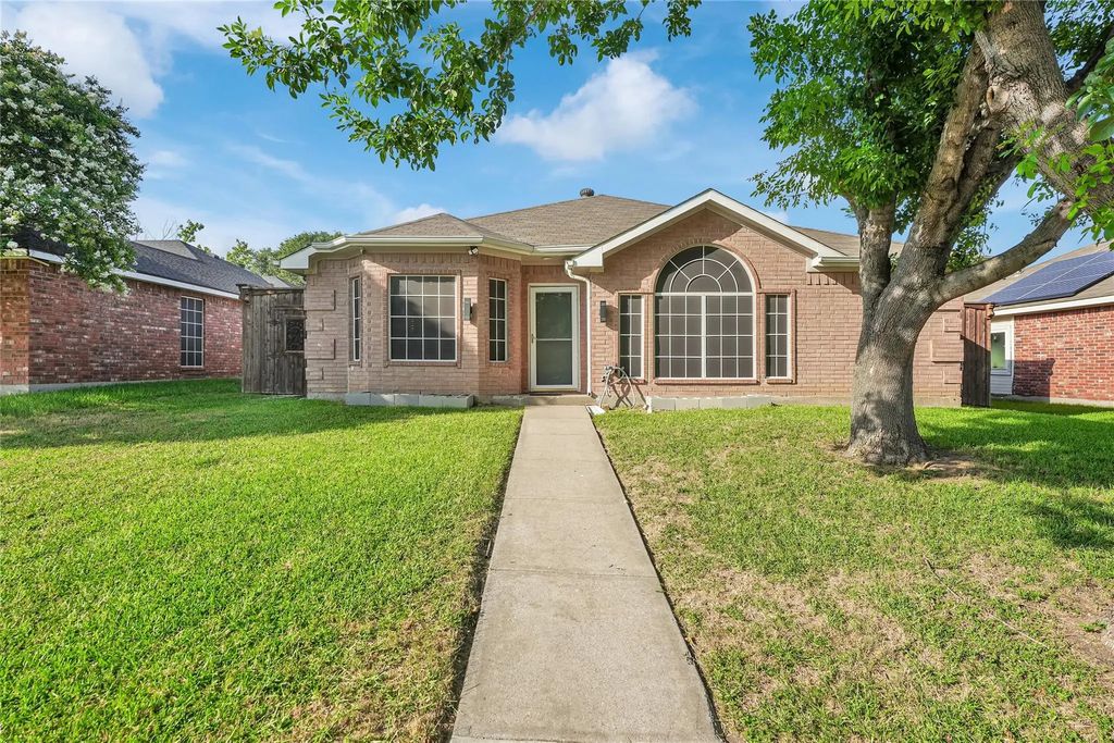 2832 Claremont Drive, Grand Prairie