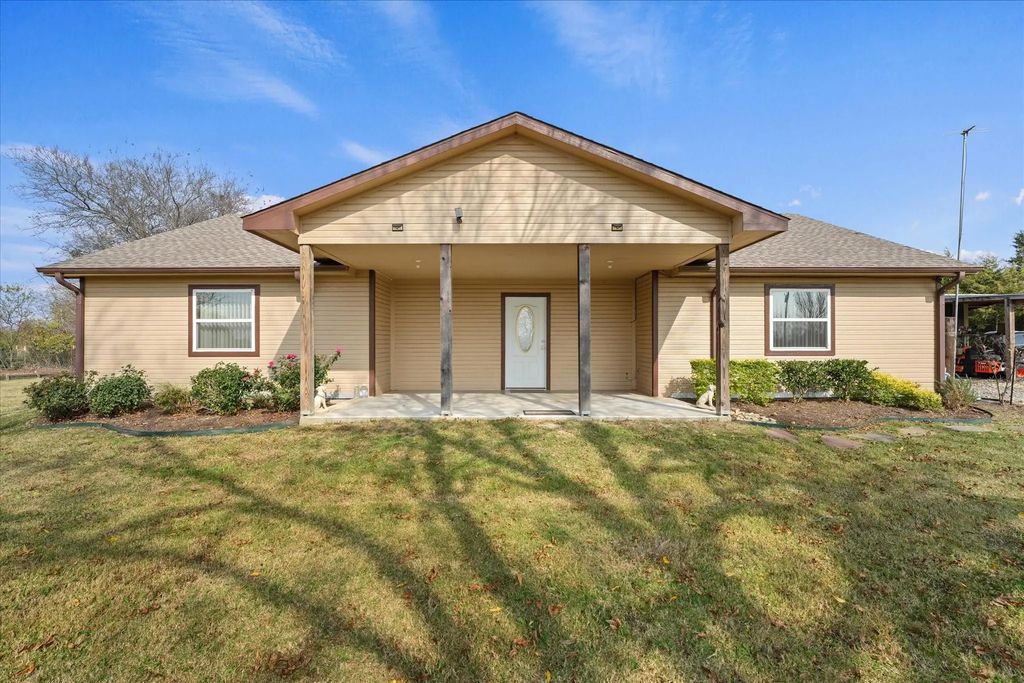4138 County Road 1083, Celeste