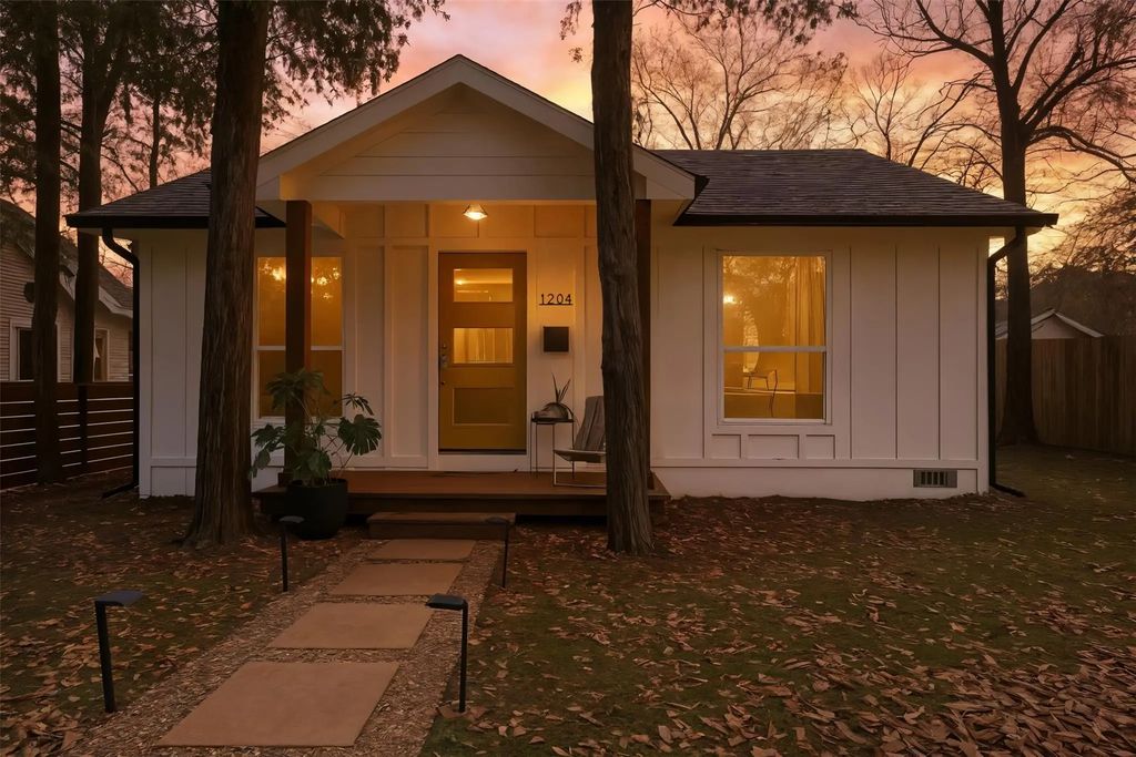 1204 S Waverly Drive, Dallas