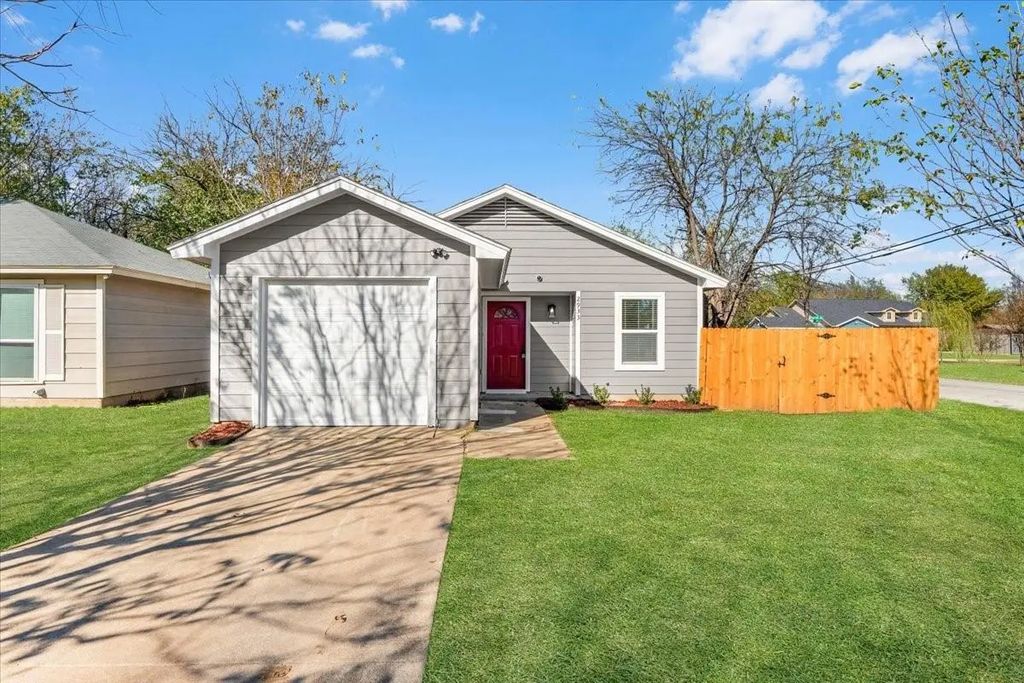 2933 Lucinda Lane, Fort Worth