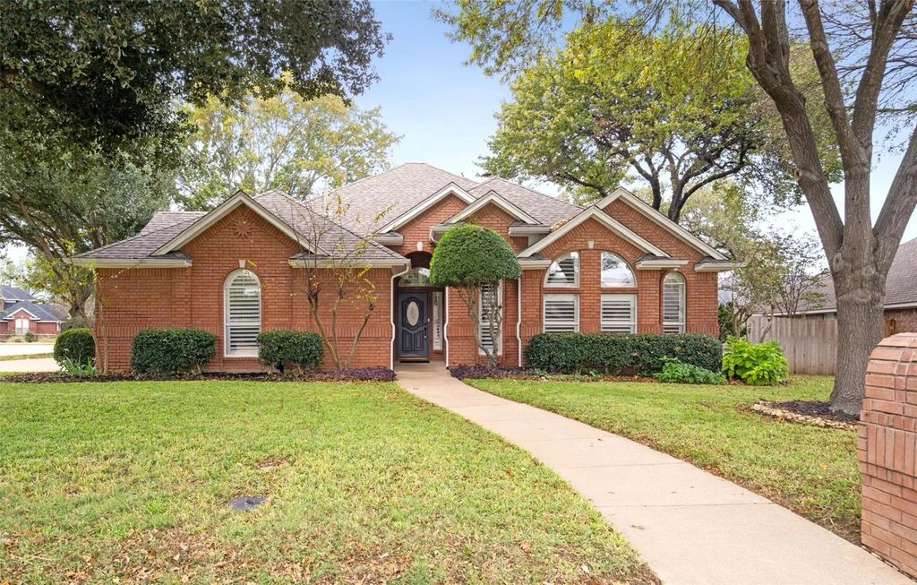 1516 Creekside Drive, Mansfield