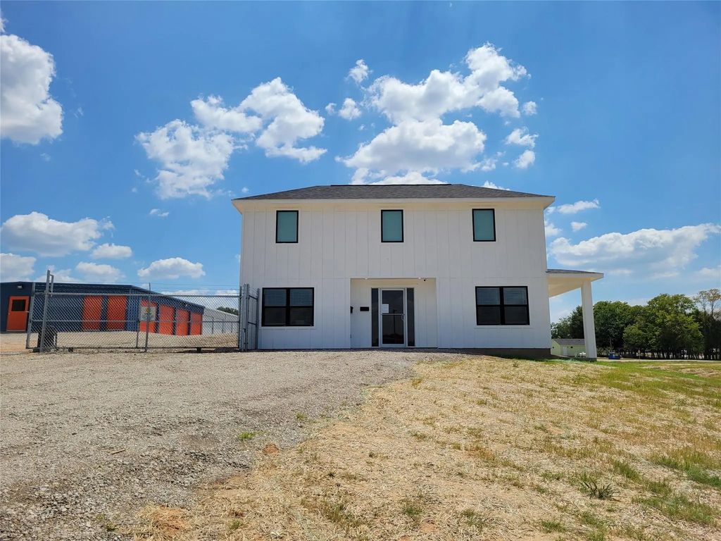 1317 E Main Street, Gun Barrel City