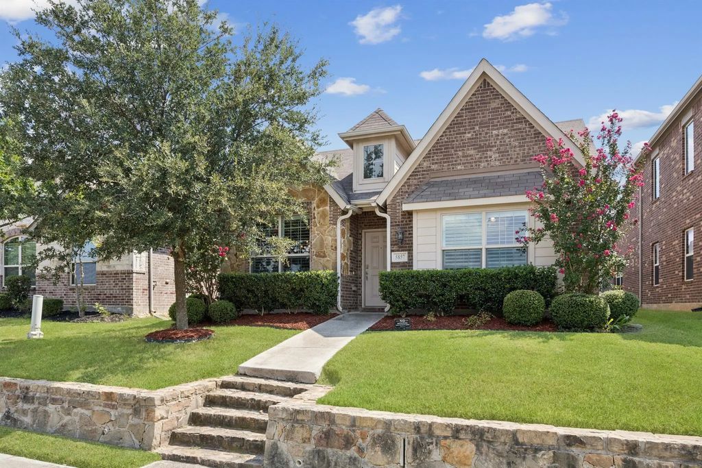 5857 Burgundy Rose Drive, Fort Worth