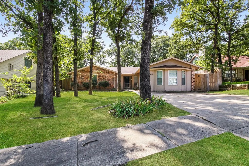 405 Lone Oak Circle, Kennedale