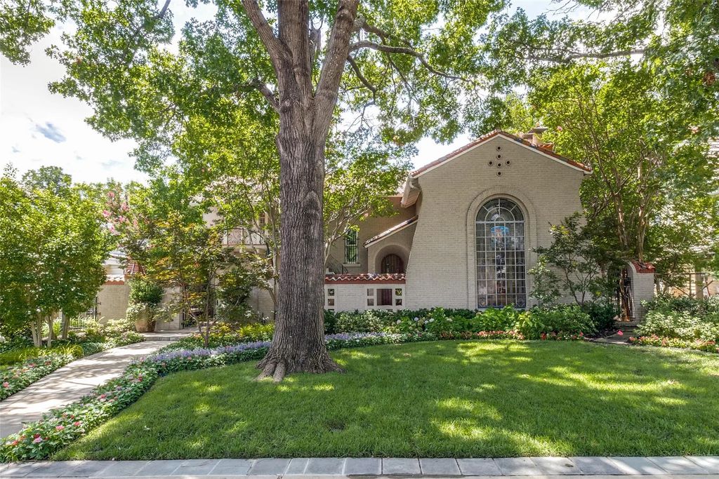 7026 Lakewood Boulevard, Dallas