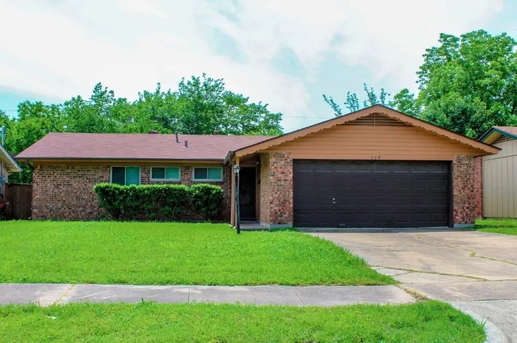 729 Blueberry Lane, Grand Prairie