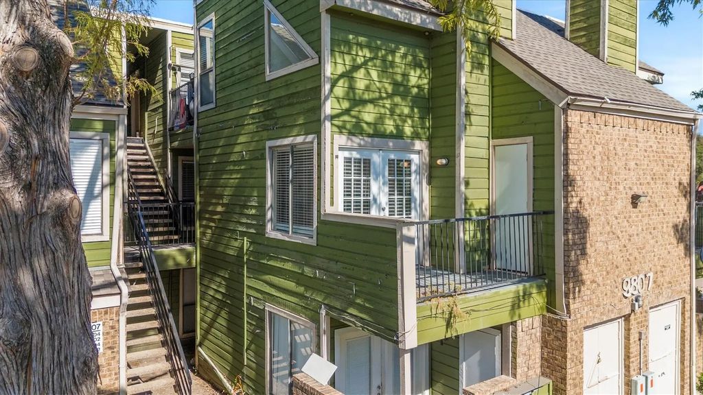 9807 Walnut Street 202, Dallas