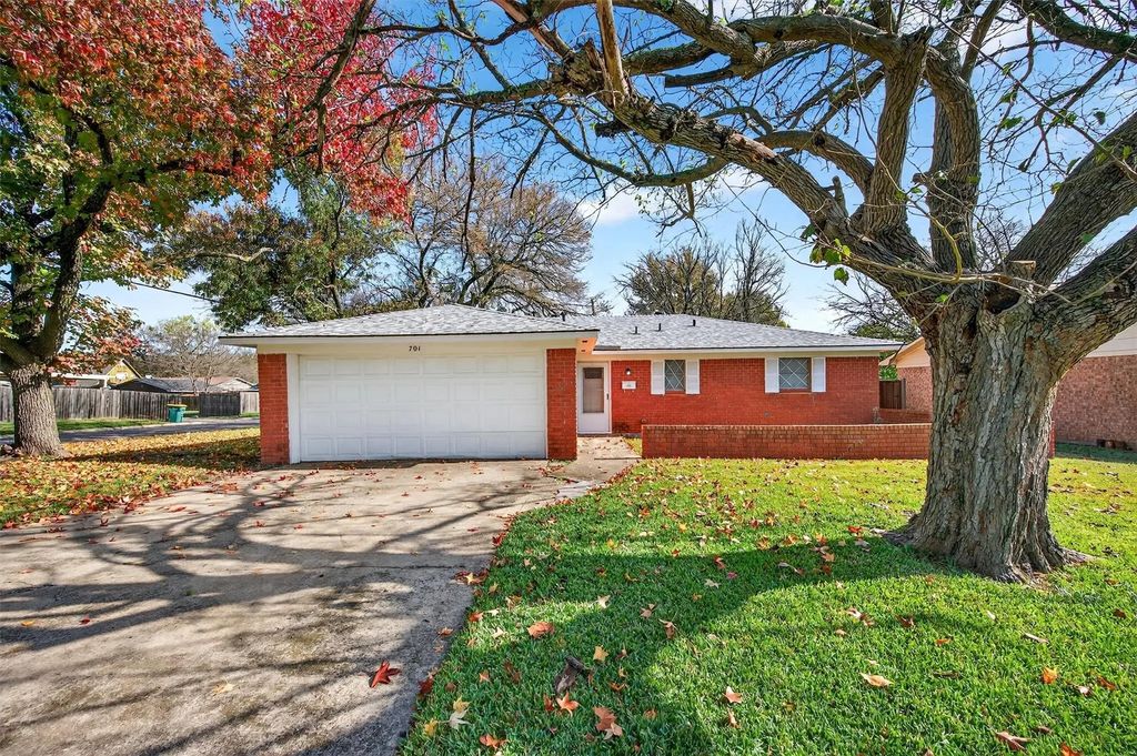 701 Hillside Drive, Sherman