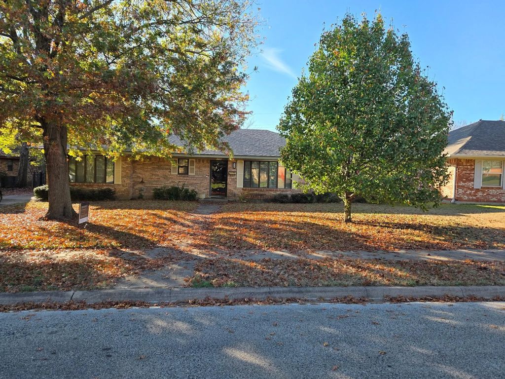 1706 W Shields Drive, Sherman