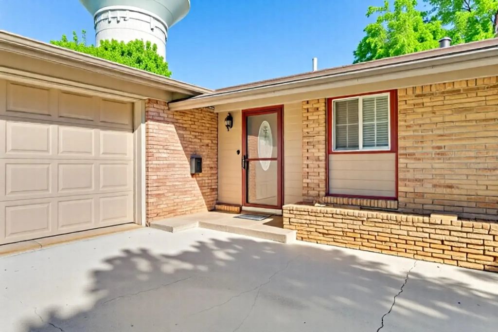 403 E Alexander Lane, Euless