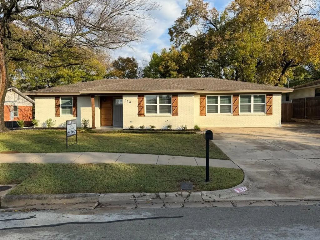 520 W Redbud Drive, Hurst