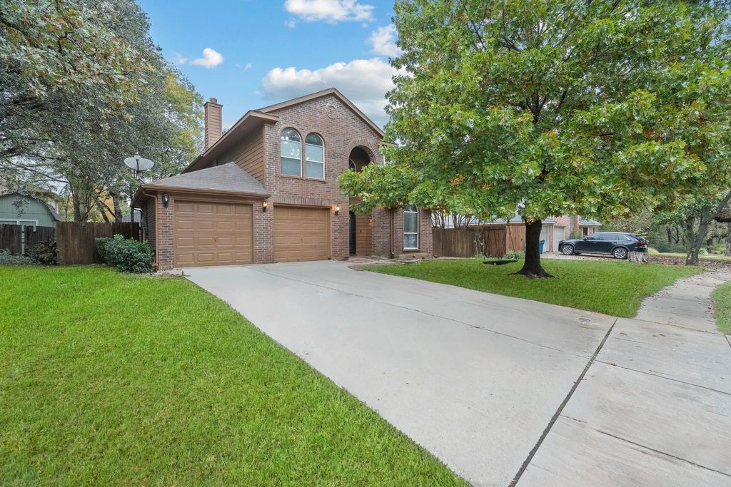 311 Georgian Oak Court, Lake Dallas